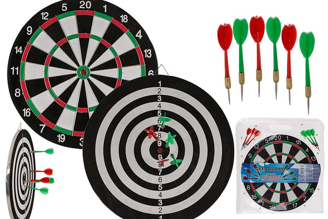 toymaster-dartboard-1 toymaster-darts
